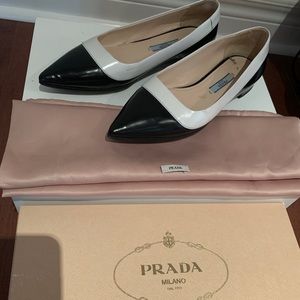 Elegant PRADA pointed toe flats